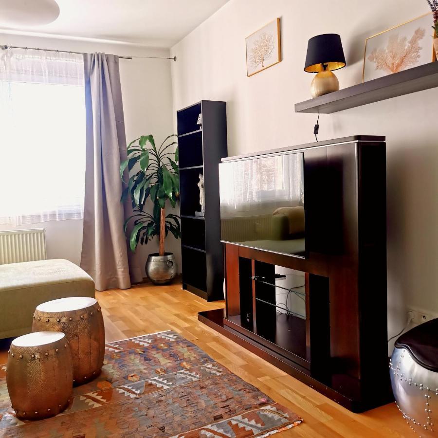 Cozyhome Retro Apartment Μπρατισλάβα Εξωτερικό φωτογραφία