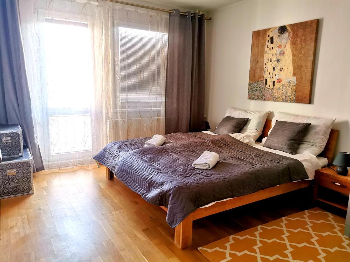 Cozyhome Retro Apartment Μπρατισλάβα Εξωτερικό φωτογραφία